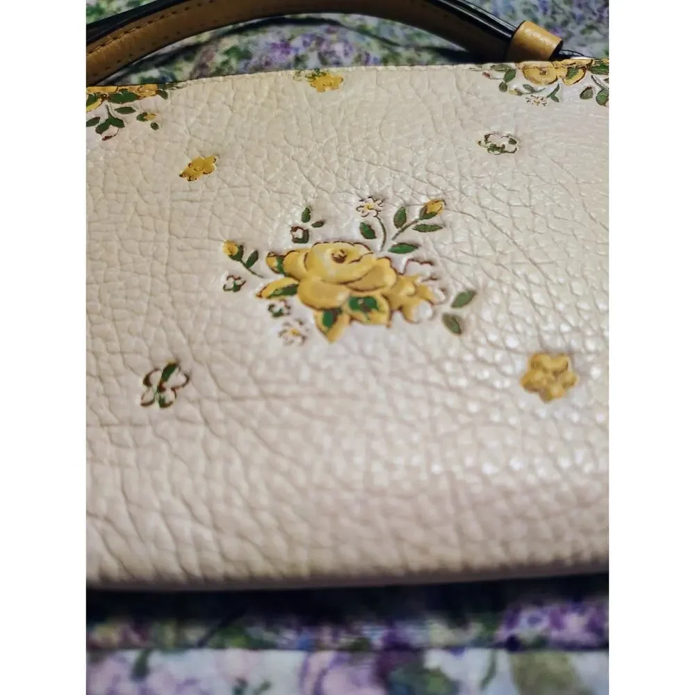 Coach corner zip